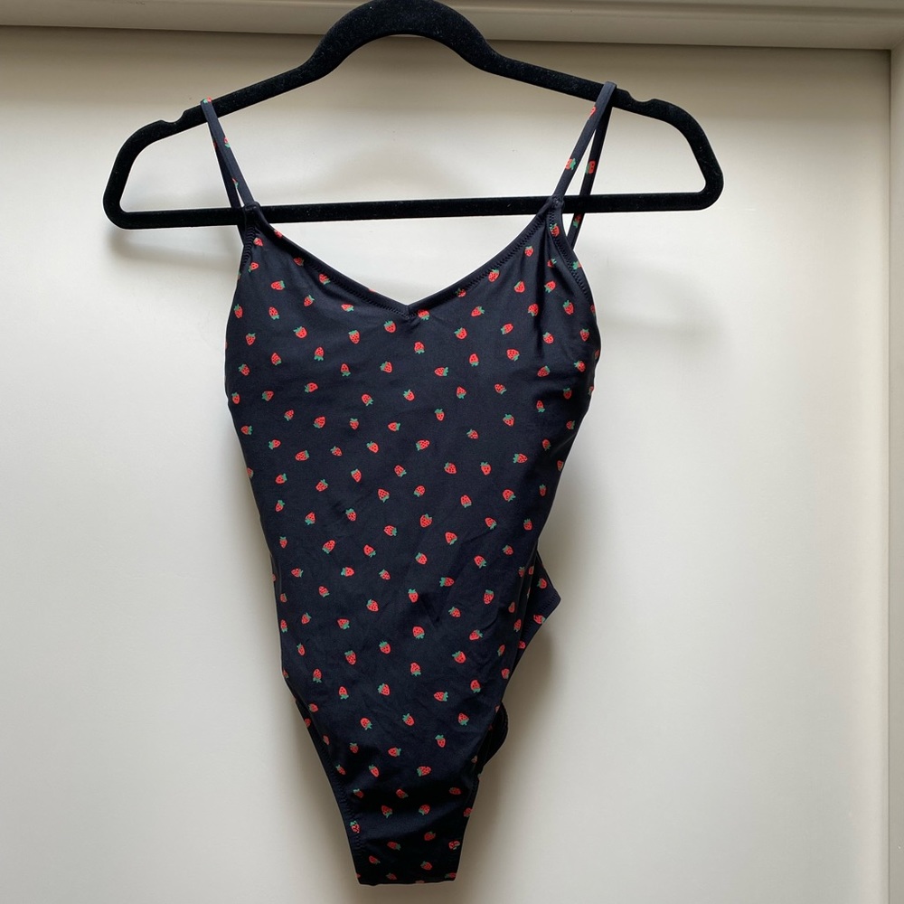 Madewell ballet one piece strawberry print swimsuit